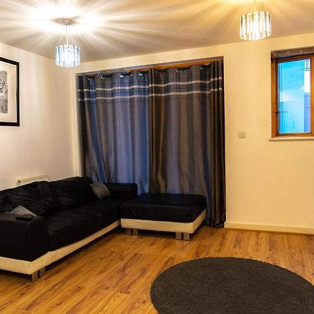 Lovely 1-Bed Apartment In Hackney Londra Esterno foto