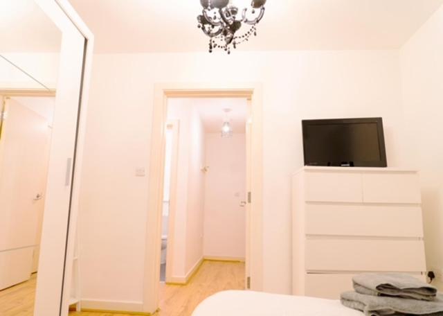 Lovely 1-Bed Apartment In Hackney Londra Esterno foto