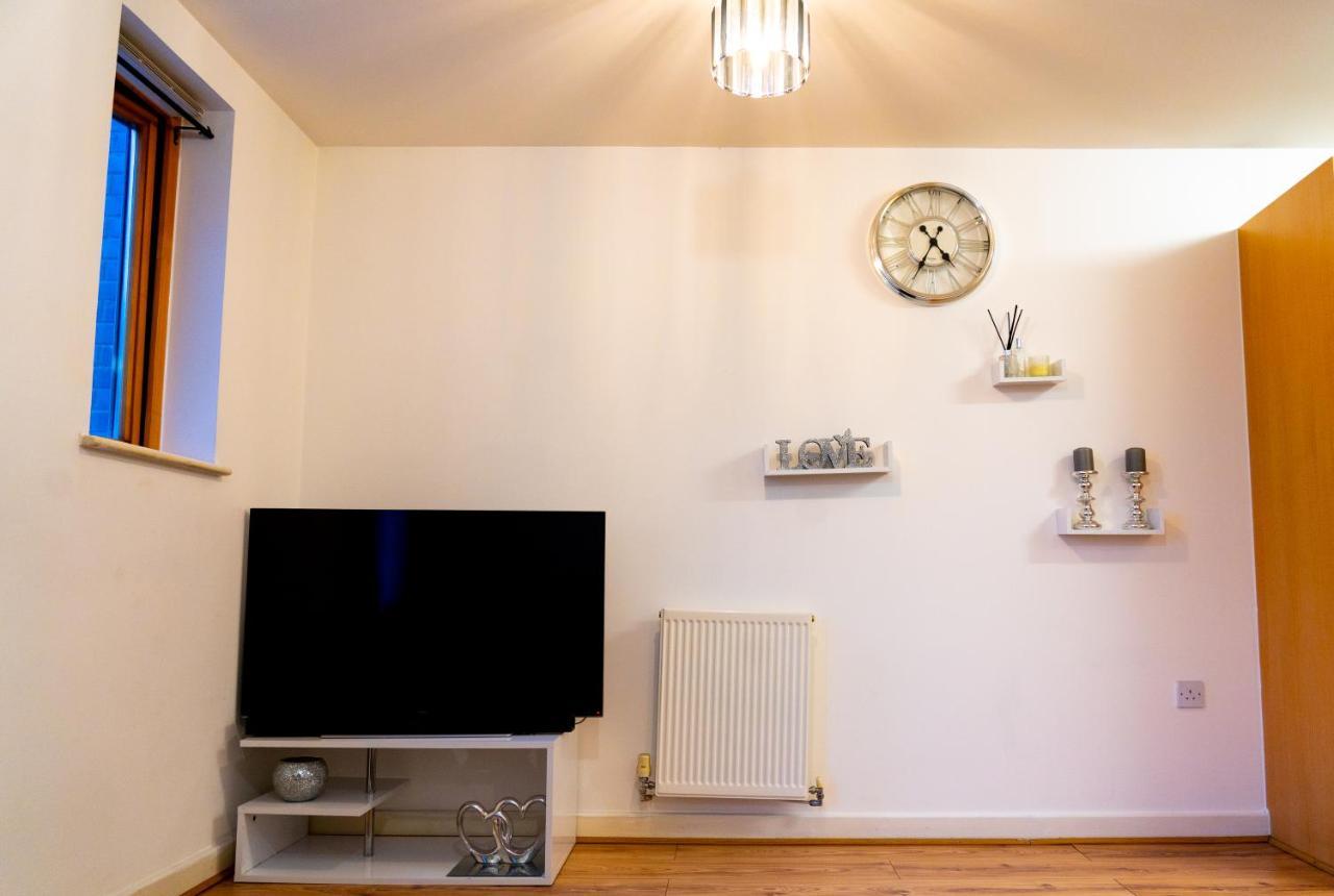 Lovely 1-Bed Apartment In Hackney Londra Esterno foto