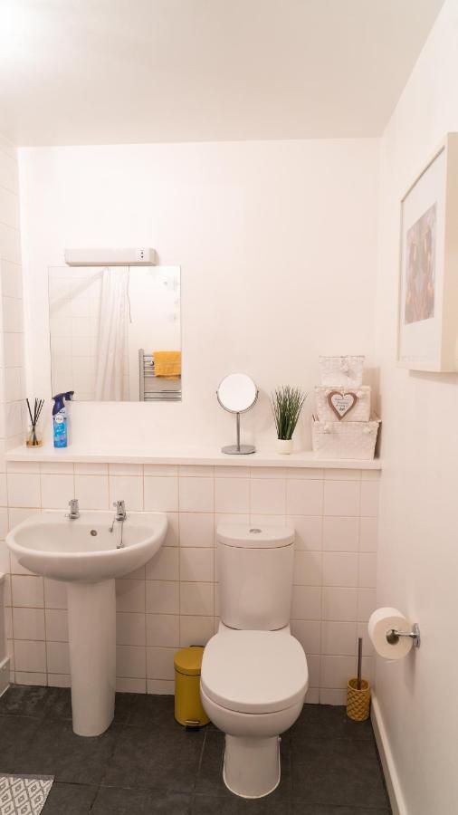 Lovely 1-Bed Apartment In Hackney Londra Esterno foto